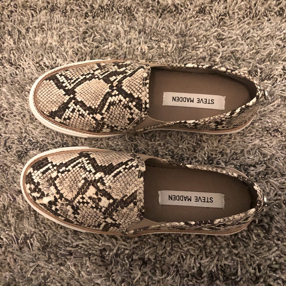 Cute Steve Madden slip on sneakers